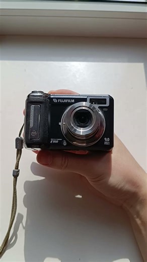 🎯 Sharp old sensor - Fujifilm FinePix E900 compact digital camera #Y2K #2000s #Digicam