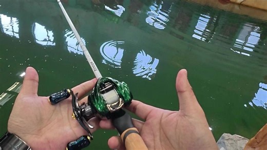 卡斯丁大白竿搭配改色的克雷斯，北方冬季游泳池路亚解瘾