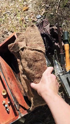 60K views · 150 reactions | INCREDIBLE! I understood why the found box is so heavy! There was gold! | Shiny Finds | Facebook