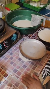 Pouring requires precision and skill. Dipping doesn't require anything. Do you have a non-stick pan like this in your area? ‼️ #stretfood #samosa #springroll #lumpia | Luti Risol BarBar