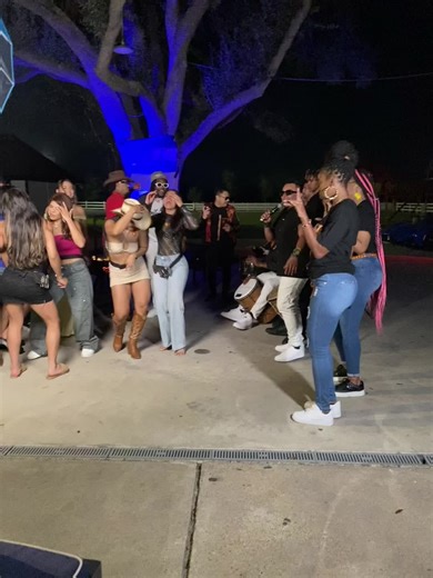 Grupo Kazzabe en La Casa Del Lengüetazo 🔥#Kazzabe #ritmopunta | punta dancing