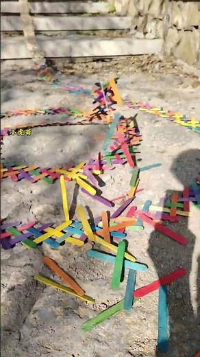 Popsicle stick domino (Amazing Chain Reactions)