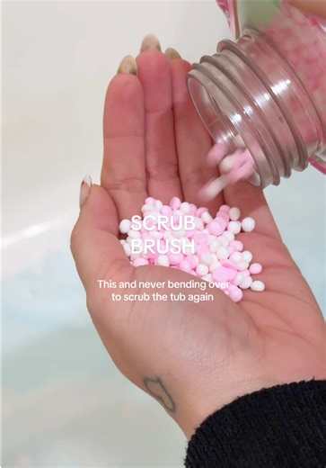 Effortless Bathtub Cleaning with Scrub Brush Tips
