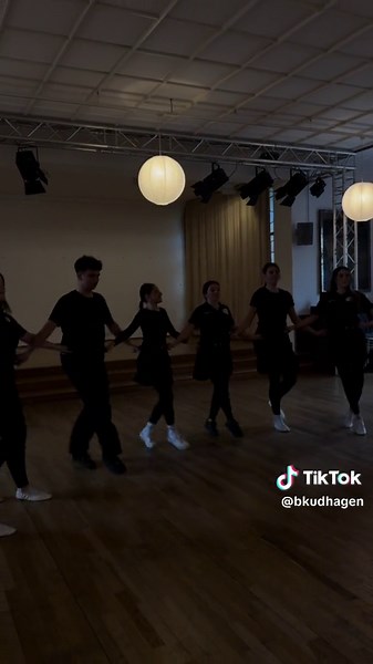 Traditional Balkan Folk Dance Bugarka by BKud Hagen