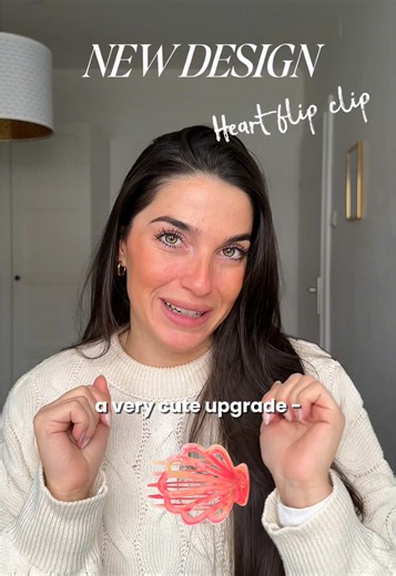A new adorable shape, the same functionality - your beloved Flat Clip in a romantic edition: Lovers Hug 💖 #hairclip #hairclaw #flatclip