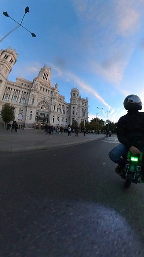 24K views · 504 reactions | Taking a walk around the city #paratii #madrid | aventura en una rueda | Facebook