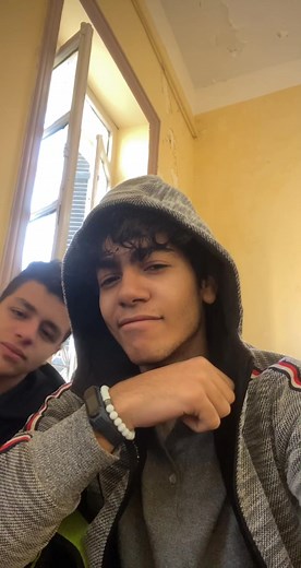 The guy in the hoodie 😉 #fyp #calisthenics #gymmotivation #gym #challenge #strength #motivation #fitness #wrist #fight