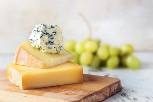 Which is worse for you hard or soft cheese? [2025] | QAQooking.wiki