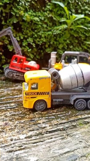 Worksite mistake Wheel Loader, Excavator, Steam Roller, Dump Truck, Cement Mixer Truck more