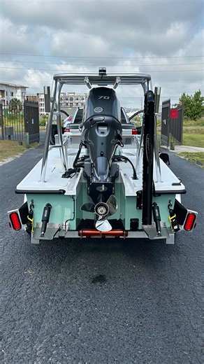 Our Skiff, Your Canvas @beavertailskiffs Mosquito #btmosquito #beavertailskiffs #btskiffslifeisgood #skifflife #polingskiff #trickedskiffs #flatsfishing #inshorefishing #dreamboat #skinnywaterboats #getoutside #gofish #saltwaterfishing #centerconsole #yourskiffyourway #fishingmemories #familyadventures #flatsboat #flatsboats #flatsskiff #powerpole #powerpoledown #yamahaoutboards | Beavertail Skiffs