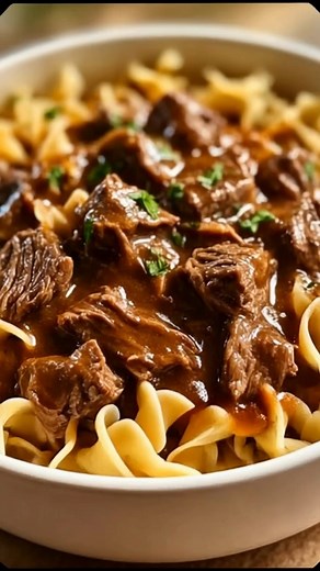 🍲🤎 Crockpot Beef Tips & Noodles Tender, slow-cooked beef in rich gravy… poured over buttery egg noodles. PURE comfort food 😍 ✅ INGREDIENTS: • 2 lbs beef stew meat • 1 packet brown gravy mix • 1 packet onion soup mix • 1 can cream of mushroom soup • 2 cups beef broth • 1 tbsp Worcestershire sauce • 1 tsp garlic powder • Salt pepper to taste • Egg noodles (cooked, for serving) 👩‍🍳 HOW TO: 1️⃣ Add beef to slow cooker 2️⃣ Sprinkle gravy mix onion soup mix on top 3️⃣ Add mushroom soup, broth, Wo