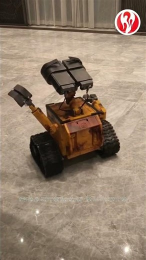 Robots | Yellow Robot Practices Spinning