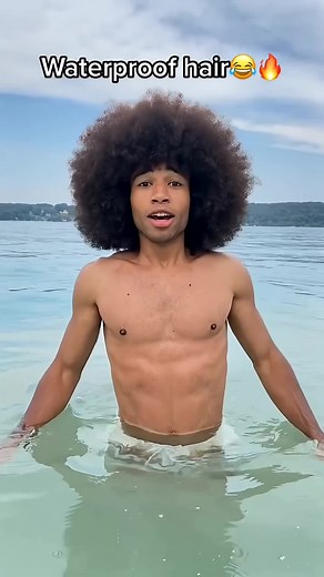 podcast / Why doesn_t the hair get wet_🤔 #podcasts #podcastclips #podcastclipsb #viral #usa