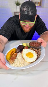 134K views · 4.3K reactions | La bandeja paisa es uno de los platos más exquisitos que hay! Hoy con todo el respeto de nuestros hermanos colombianos la hacemos a mi manera, créeme que te va a encantar! No te compliques para tus compras de comida resuelve con el mejor mercado que hay el de mi familia @superliderautomercados allí encontrarás todo lo que buscas y al mejor precio! #receta #comida #colombia #venezuela #comidacasera #bandejapaisa | El rojito | Facebook