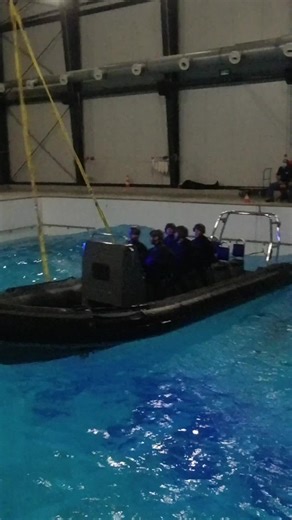 Military Training: Learning Apnoea Diving in Navy Hall