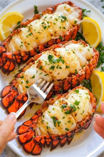 🦞 Garlic Butter Lobster Tails 🍋 Elegant, buttery perfection — the best seafood dinner ever! 📝 Ingredients: 2 lobster tails (about 6 oz each) 3 tbsp unsalted butter, melted 2 cloves garlic, minced 1 tbsp fresh lemon juice 1 tbsp chopped parsley Salt and black pepper, to taste Lemon wedges (for serving) 🍴 How to prepare it: 1️⃣ Prepare the lobster: Cut the lobster shells lengthwise and gently pull the meat above the shell — a restaurant-style presentation and fine dining dinner idea. 2️⃣ Make 