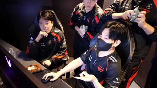 Kkoma定定的看TOM复盘，TOM讲话最多的一集