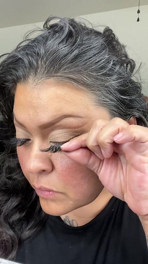 Cut crease @Homegirls & Housewives Lashes #hhlashes #lashes #chicana #matureskinmakeup #makeup #lashestutorial