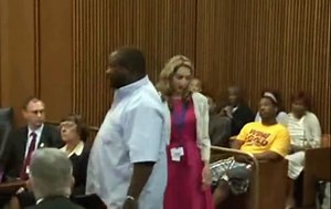 Father attacks daughter’s killer in court in Ohio Van Terry Full Video