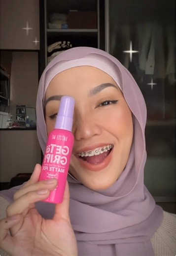 My quick & easy step-by-step in achieving a matte-finish makeup look! Making sure to spray that setting spray twice (before & after) 😉 Can't miss that crucial step @DAZZLE ME MALAYSIA #dazzlememy #dazzleme #dazzlemesettingspray #MatteFix #MatteFixSettingSpray