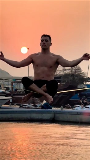 SLACKLINE YOGA 🧘🏼‍♂️ #slacklineuae