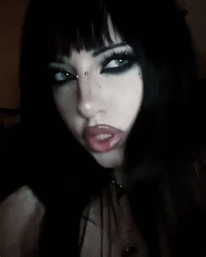 2000s older sister core #altgirl #grunge #goth #wlw bi #emo makeup style alternative vampire
