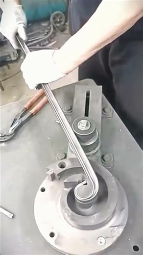 the process of forming iron easily using tools #shorts