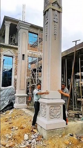 Installation process of Roman columns in the foyer