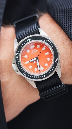 Fratello on Instagram: "Unimatic has been busy introducing a string of clever new releases. Only last week, Jorg did a hands-on review of the brand Modello Uno Heritage GMT Diver from a series of nice vintage-inspired models. Today, we get treated to a new trio of models who are taking a different road. The three Modello Uno ProDiver models incorporate a series of modern dive characteristics into the brand’s most popular model. The watches take after the initial duo of ProDiver models that were