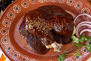 La auténtica receta del mole, como lo hacían nuestros antepasados – Chefs Jaime y Ramiro