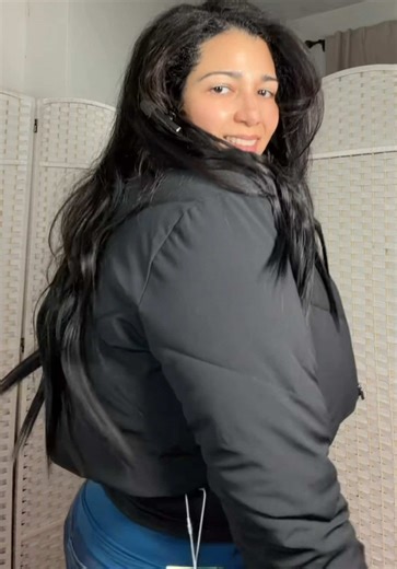 Stylish Cropped Puffer Jacket for Cold Mornings