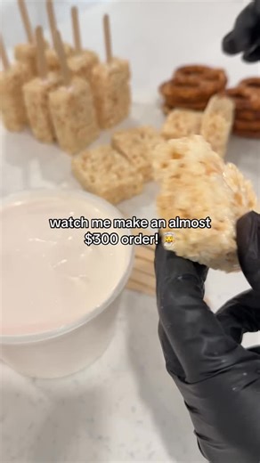 @xosimplysweeet on Instagram: "Beautiful engagement party treats ✨ • all molds are from my absolute favorite shop @itwasalladreamshop use code XOSIMPLYSWEEET to save $$ • • using @shinedessertglitter spray glitter in the shade snowfall use code XOSIMPLYSWEEET to save $$ ✨ • • using @colour.mill oil based colors in the shades hot pink, dusk - use code XOSIMPLYSWEEET to save $$ 🎨 •"