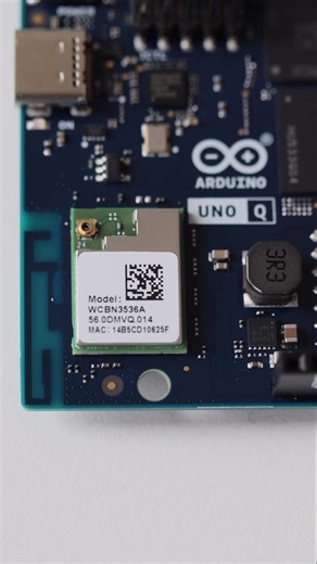 Arduino Uno Q Dual-Band Wi-Fi and Bluetooth 5.1