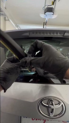 How to install Toyota RAV4 rear windshield wiper blade (2013-2015)