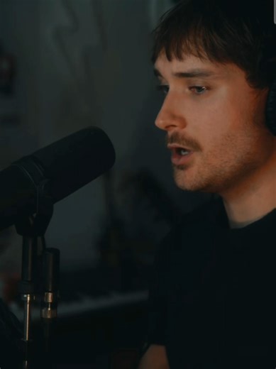 Henry Oliver Live Performance – Follow Him Now!