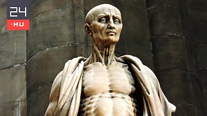 A milánói dómban áll a kereszténység legijesztőbb szobra | 24.hu