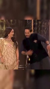 Neeta amabani dancing with Akash and Anant | WeddingBazaar