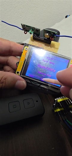 Bruce firmware CYD-2432S024 con módulos extraibles #esp32 #rf clone