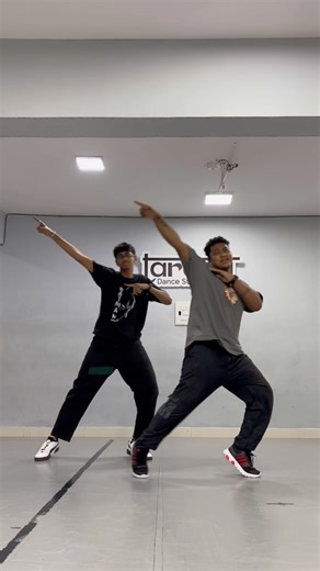 Just math mathalli……❤️🥰……………#taranadancestudio #kicchasudeep #crazyvibe #groovish #raghudixit