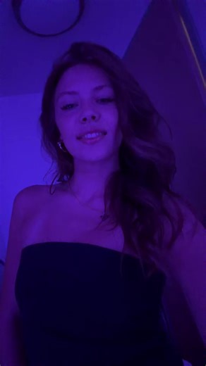 #blue #smiley #brunette | brunette