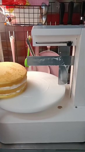 #CapCut The ten-inch cake is perfectly finished.#tiktok #foryou #cake #beautifulcake