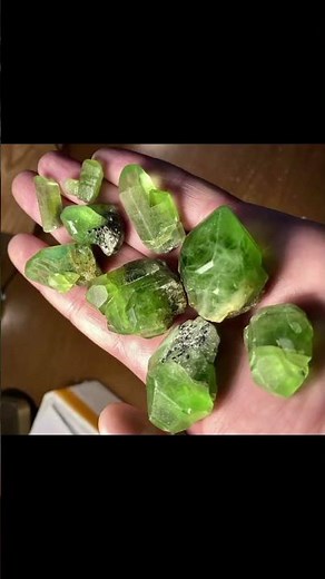 Olivine|Green to brown Mineral|properties| Identification|End Members