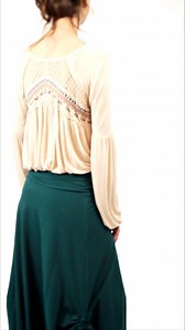 1.5K views · 16 reactions | Fustele fronsate sunt foarte versatile si dintr-un bumbac extrem de calitativ. Ai o fusta lunga sau una midi, evazata sau gogosar, intr-o clipa, dupa cum iti doresti. >>https://goo.gl/aHR4Hr | Boem urban | Facebook