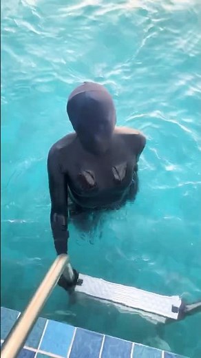 Alien in the swimming pool 👽