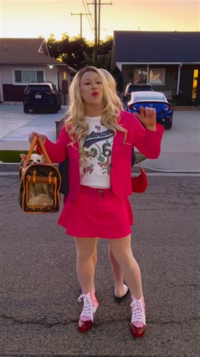Time to TOTALLY KICK ASS!! @marlonwayans @therealdjsw1 #Whitechicks #whatsup #beezinthetrap #halloween #spookyseason #costume | Lucious T Wilson
