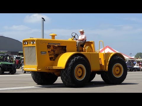 International 4300 Four Wheel Drive at Half Century of Progress Show 2023