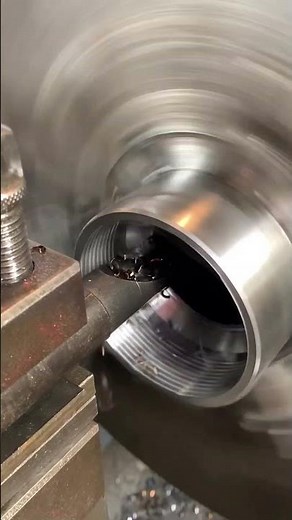 Internal threading in lathe😱
