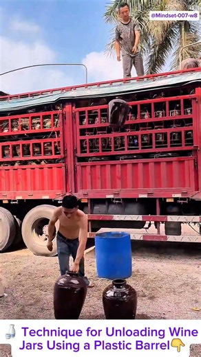 🍶 Technique for Unloading Wine Jars Using a Plastic Barrel👇