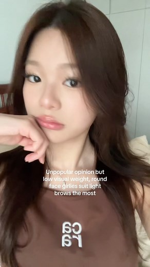 miki yue  on Instagram: "Your thoughts on bleached brows? I was thinking of dyeing my eyebrows lighter - seems to be a trend in Korean Beauty recently. Too scared to commit to bleached brows so I’m using this random brow mascara  #koreanmakeuptrend #bleachedhair #bleachedeyebrows #browmascara"