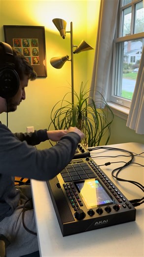 The new go-to setup?? MPC Live 3 + SP-404 mk2 #mpc #sp404 #beatmaking #musicproducer